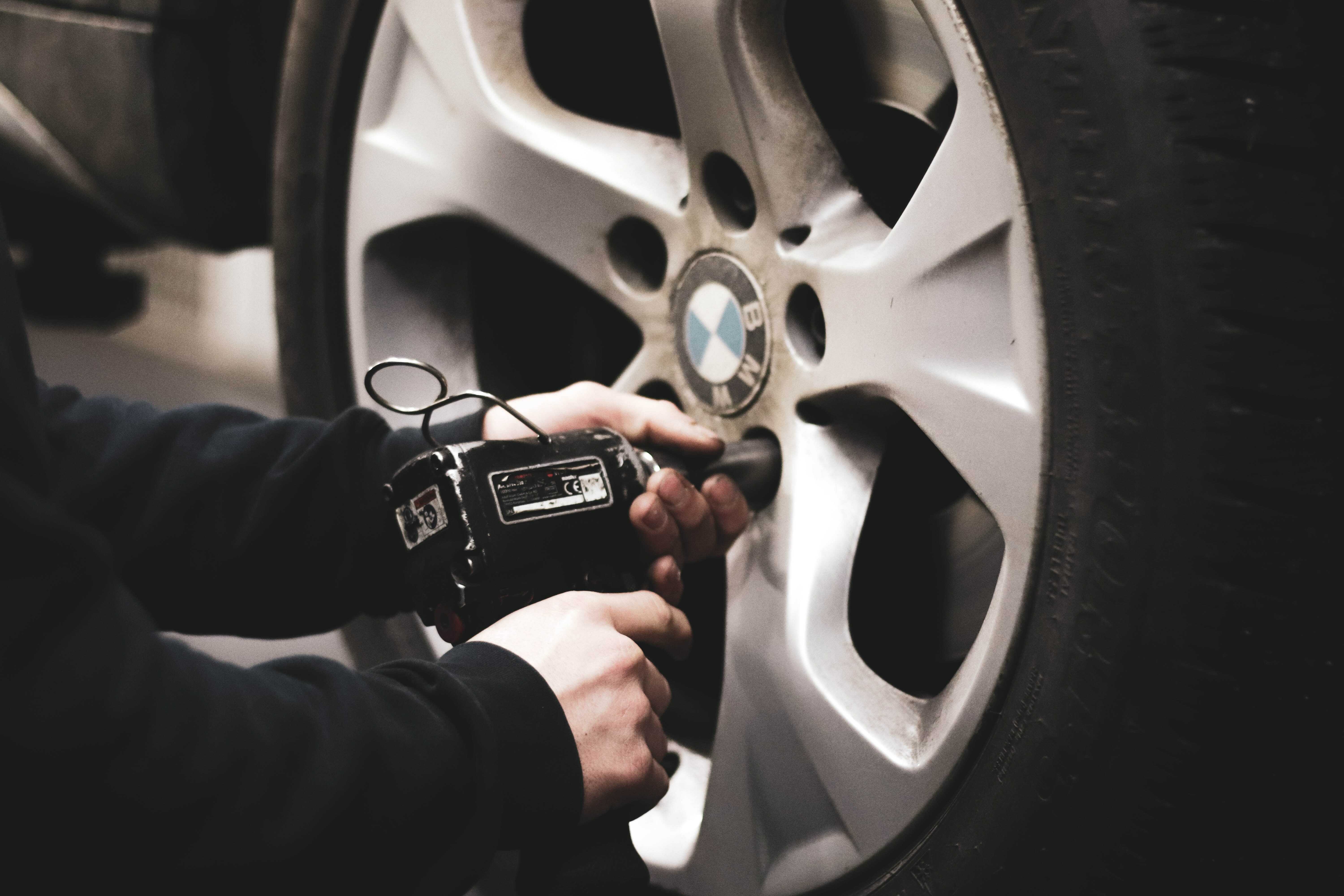 Comprehensive services in the event of a defect: mobile tire service