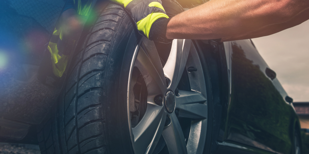 Flat tire repair, tire change on the highway, quick help from the Frank Autómentő non-stop mobile tire service team