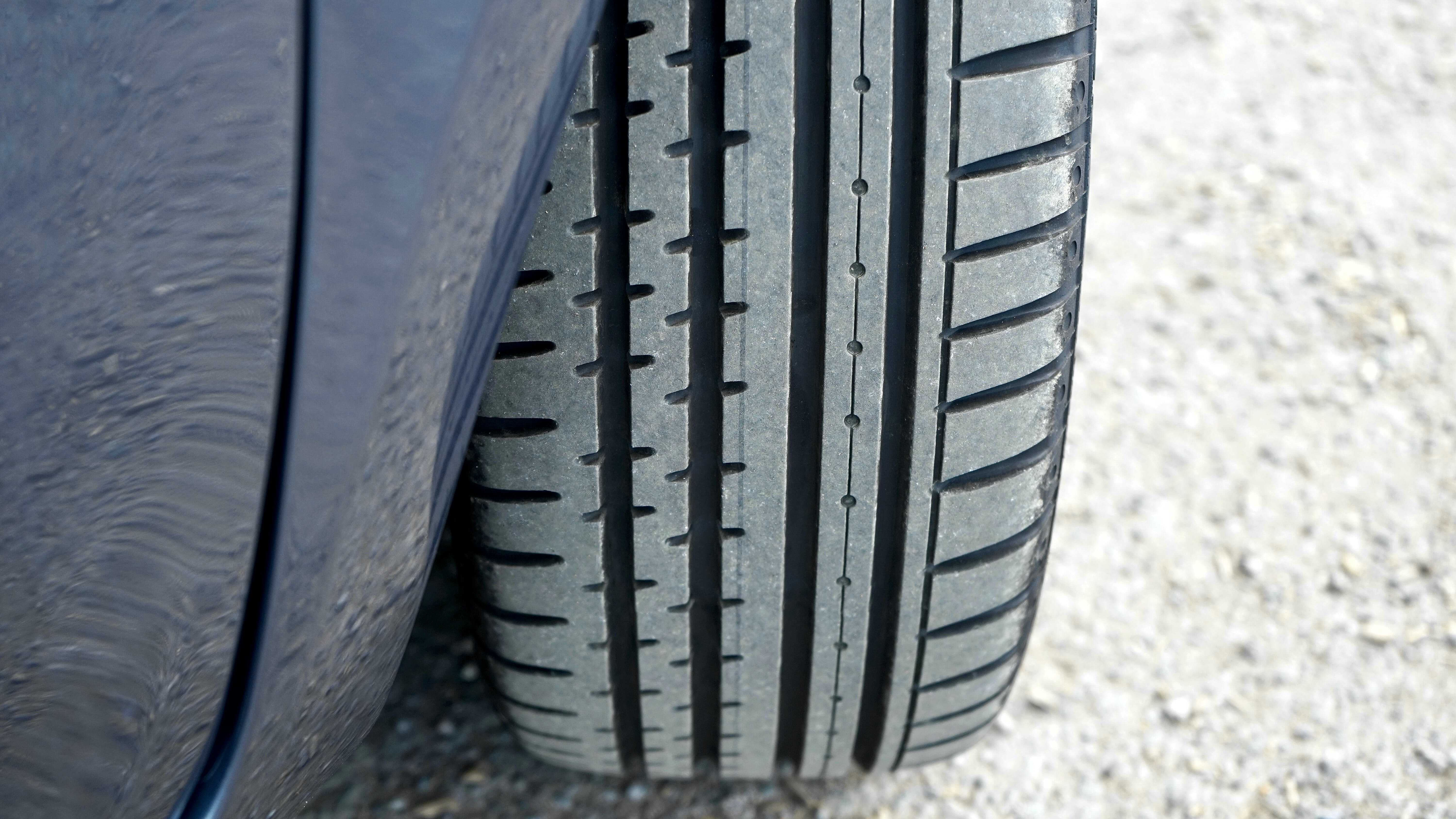 Sécurité sur les routes - Secours automobile et service mobile de pneus